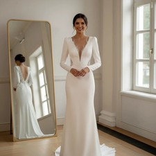 Classic Mermaid Wedding Dresses V-Neck Long Sleeves Satin Appliques Bridal Gowns
