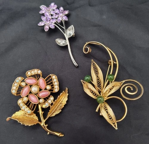 Vintage Costume Jewelry Brooches Floral Unmarked (SCB)