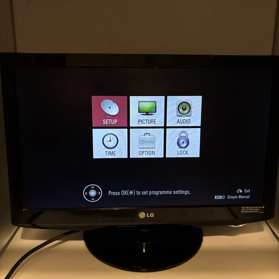 LG 22LH2000 22" TV Television With Built-in Freeview HDMI Scart Etc -Works Well! - Image 4 of 4