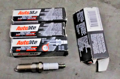 Autolite Double Platinum Spark Plugs (APP5263) QTY 4  Top Fuel Efficiency