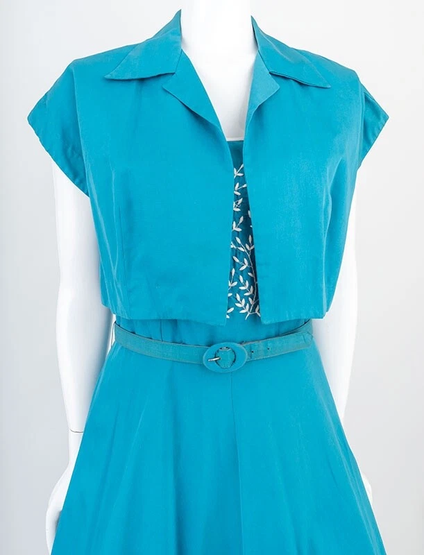 Adorable vestido de sol vintage de los años 50 con algodón brillante y maravilloso encogido de hombros B 38" W 30 Foto 3 de 4