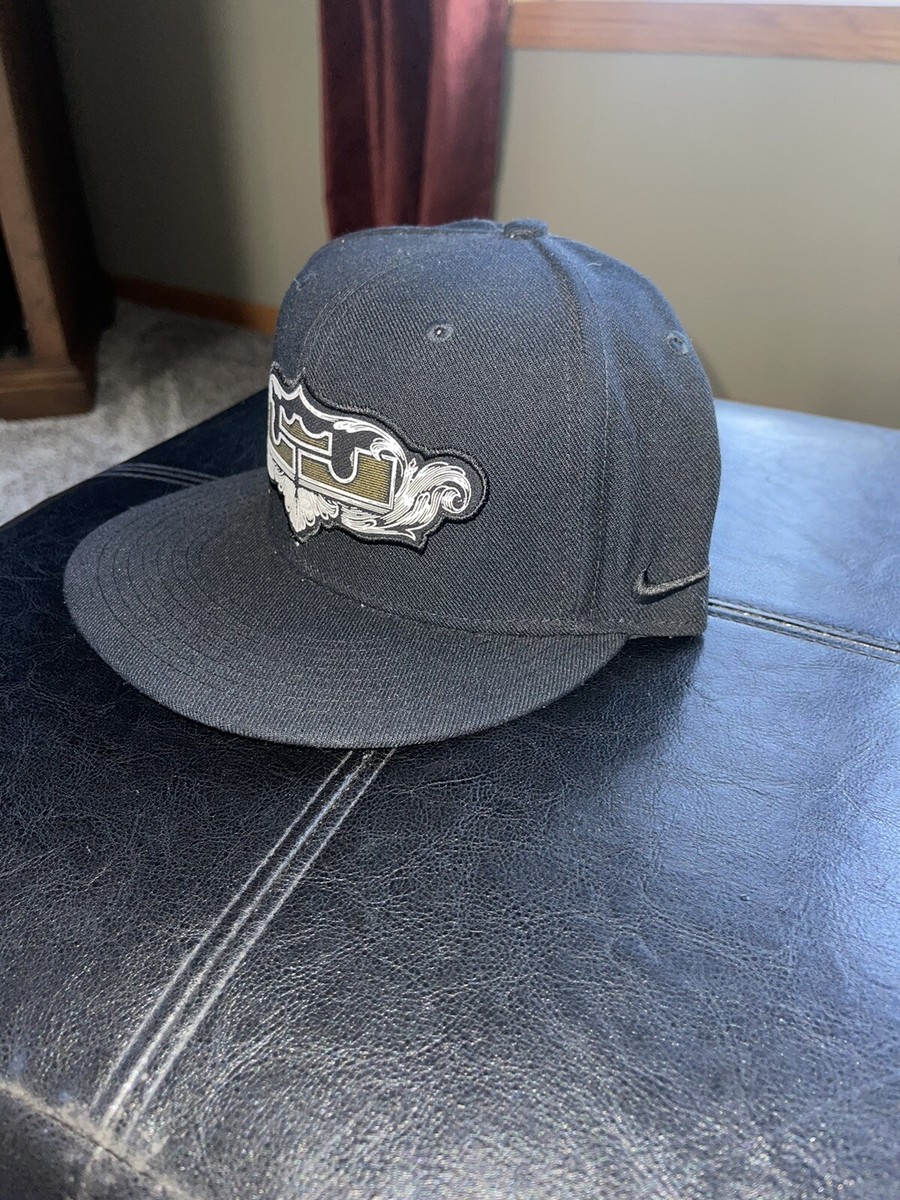 NIKE True LJ Lebron James King Crown Logo SnapBack Cap Black Gold 