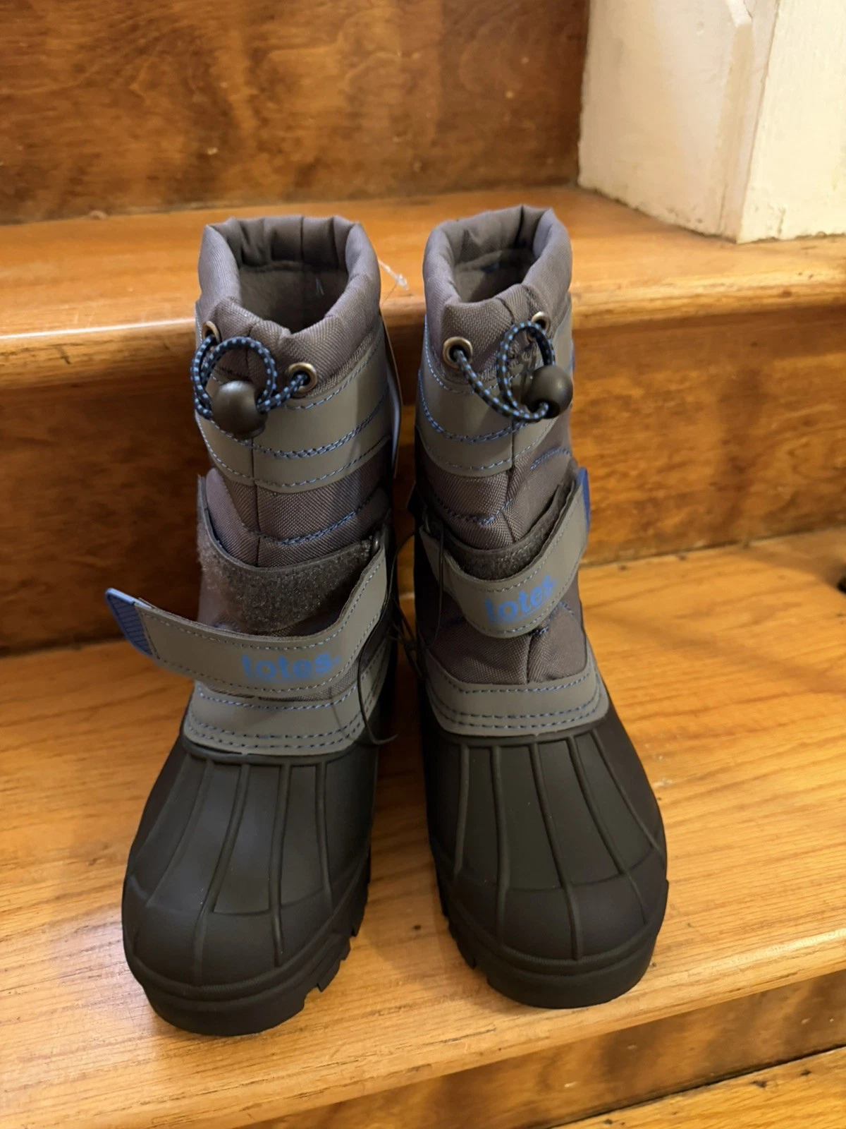 Totes boys winter boots US size 2 NIB