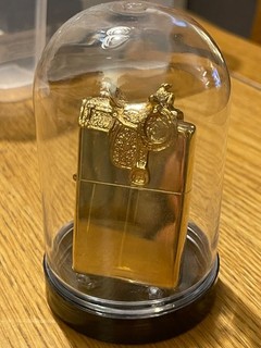GOLD PLATED SCULPTURE SERIES SADDLE 1991 ZIPPO LIGHTER PERSPEX DOME USED IN BOX.