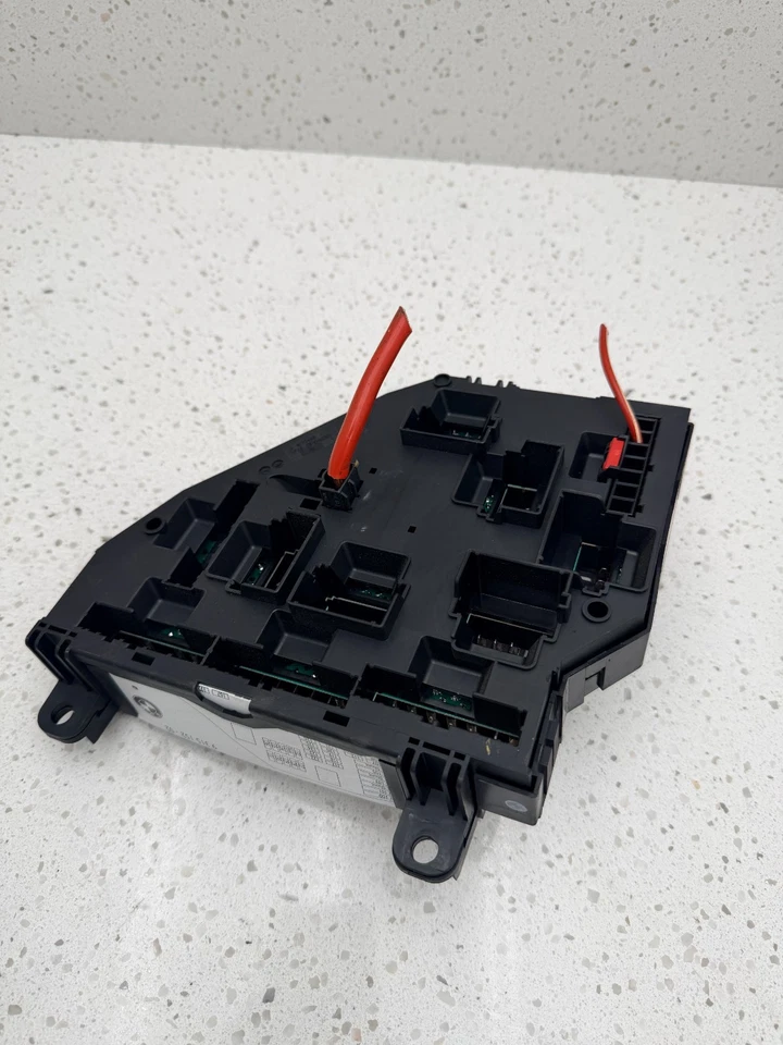 2015-2018 BMW X4 M40 REAR POWER DISTRIBUTION FUSE BOX CONTROL MODULE 9315151-03 - Image 2 of 4