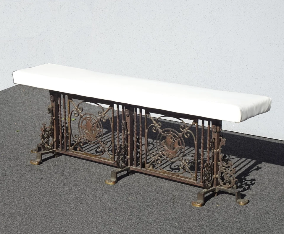 Banco de hierro forjado ornamentado Oscar Bach de colección con tela de vinilo blanco nueva Foto 4 de 4