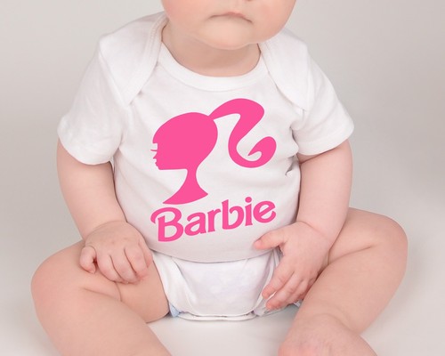 Barbie inspirierte Baby Grows Westen viele Designs & Größen - Bild 4 von 12
