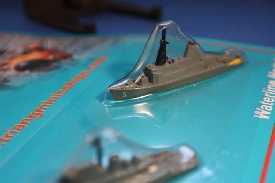 USN Minesweeper Set Acme and Avenger Class carded Triang Minic Ships - Image 2 of 3