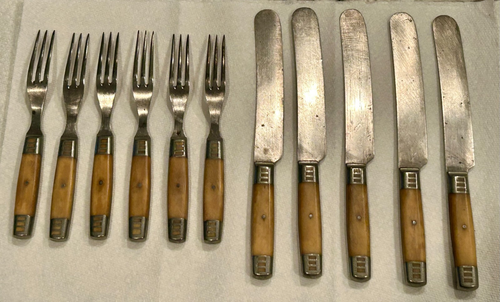 Antique Eleven-Piece Set of Bone Handled Silverware - Five Knives, Six Forks - Afbeelding 2 van 2