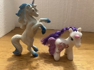 Set of 2 Fantasy Unicorn Figurines White Blue Purple Mane Pink Horn