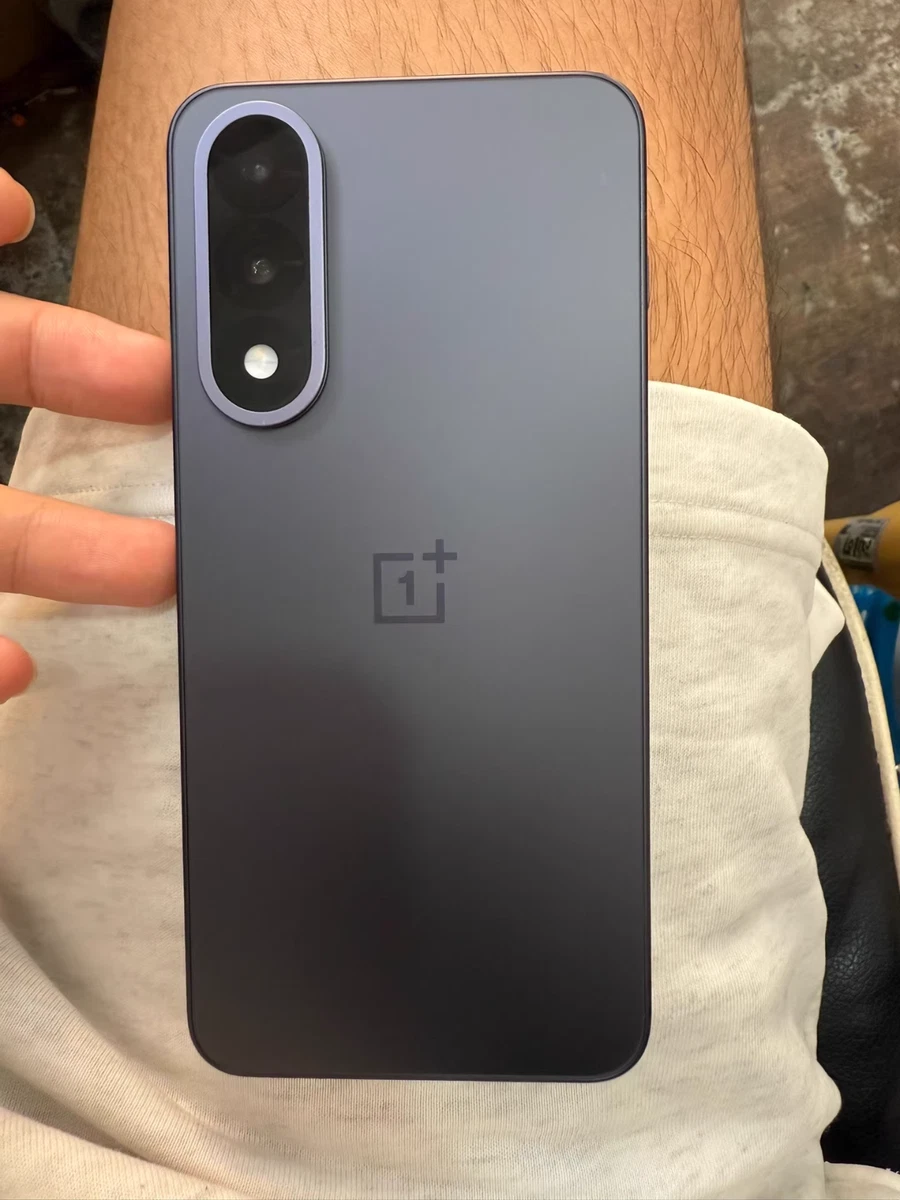 Smartphone OnePlus 5 128Go Double SIM – Couleur Grise, état Correct Avec Rayures