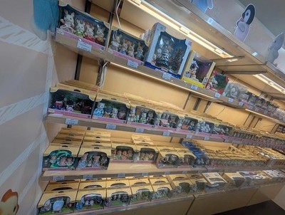 Sylvanian Families Hanazono Rabbit Family 6 Figure Deluxe Set