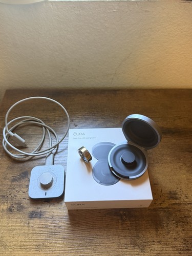Oura ring 4 size 8 gold with USB charger and portable charger