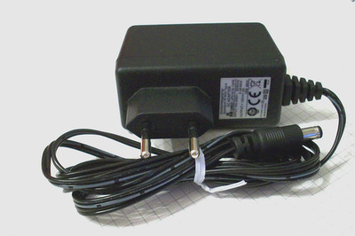 Original Router Netzteil Umec UP0181A-15PE Output: 15V-1,2A für Speedport W303V
