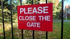 PLEASE CLOSE THE GATE, Sign