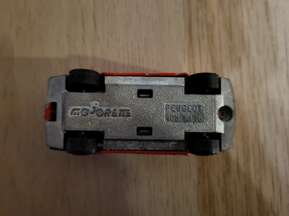 Majorette Peugeot 405 MI 16 Rossa - Immagine 4 di 4