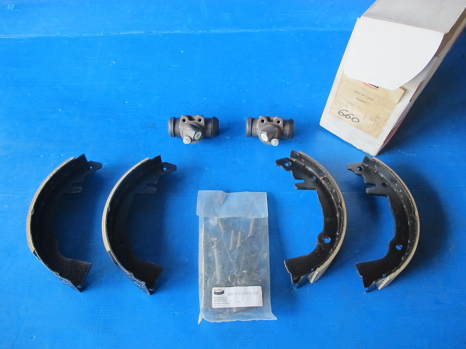 Kit de freins avant FEG pour préparer votre Renault R4 Fourgonnette aux longs trajets de vacances