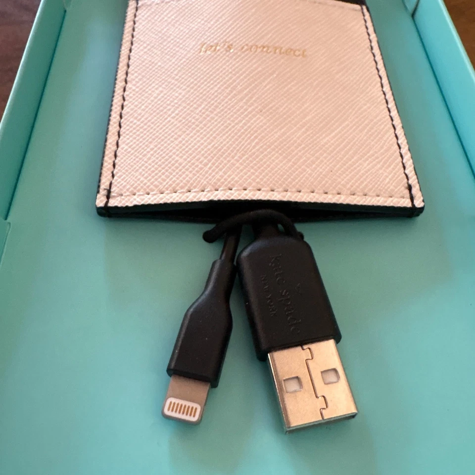 Cable de carga portátil Kate Spade New York para iPhone iPad iPod NUEVO niño universitario Foto 4 de 4