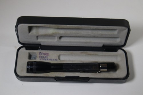 Mini Maglite Flashlight (Black) AAA With Case And Spare Bulbs