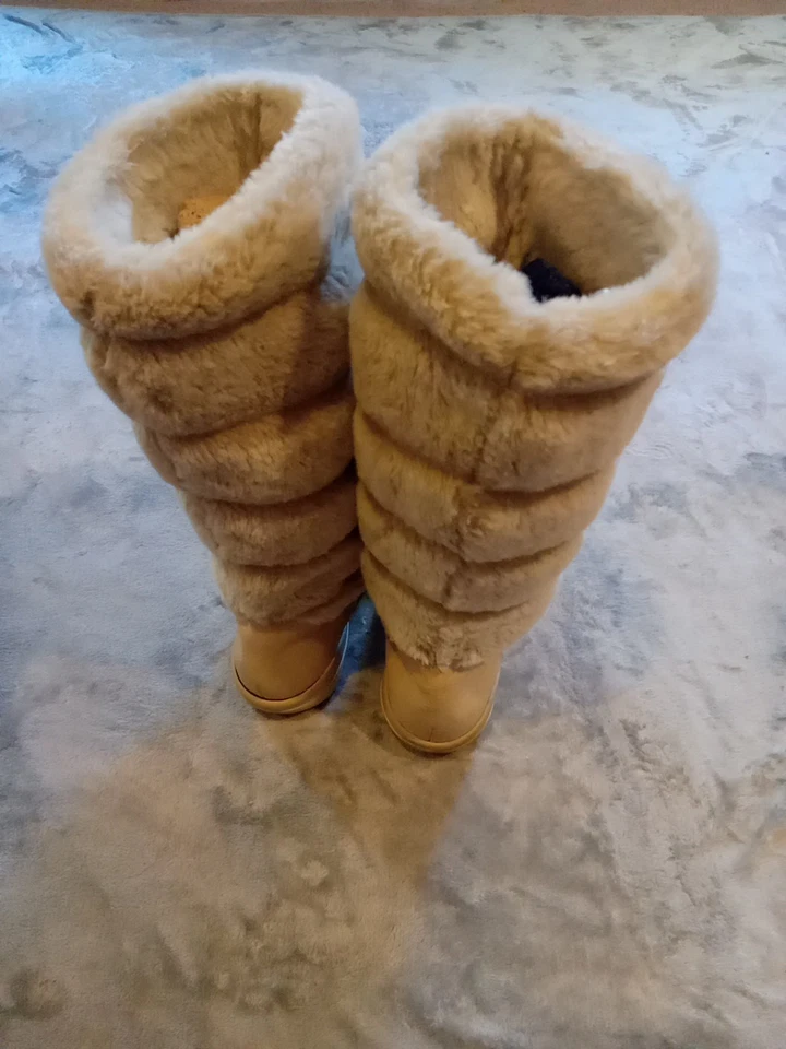 Timberland Kickadilla Cream Fur Boots Women's Size 8.5M - Image 3 of 4