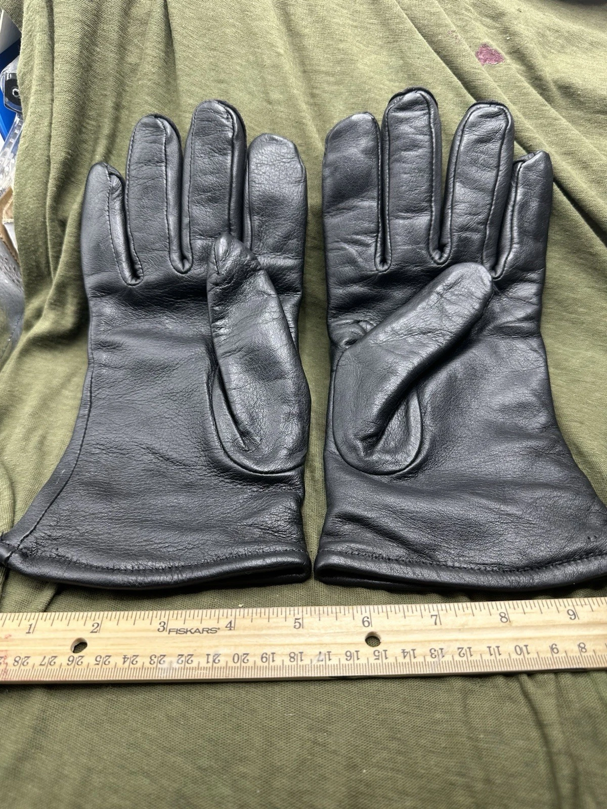Gloves, Men & Women, DLA-100-93-C-4161. Size 8. One Small Scuff Mark