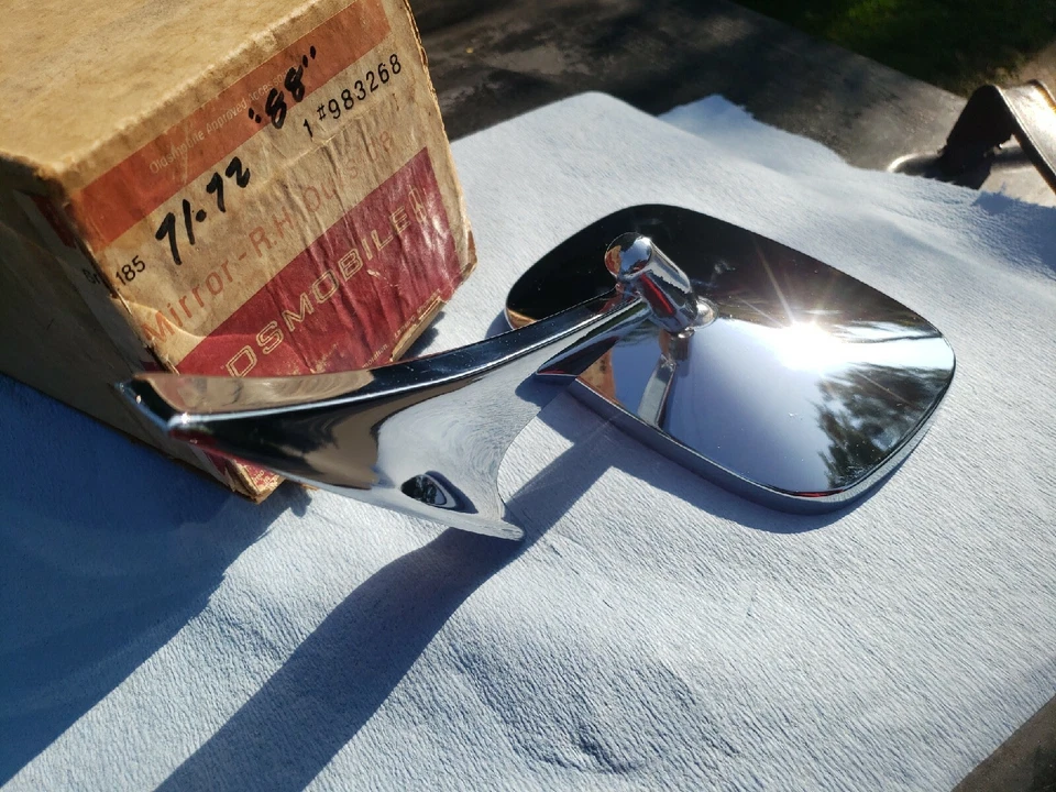 GM NOS 1971 1972 Oldsmobile 88 Exc. S.W. (Standard Mirror) Brand New Genuine GM Foto 3 de 4