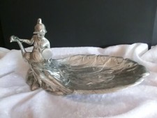 Zinnschale &bdquo;Das M&auml;dchen mit dem Pfau (Melek Taus)&ldquo; Art Nouveau