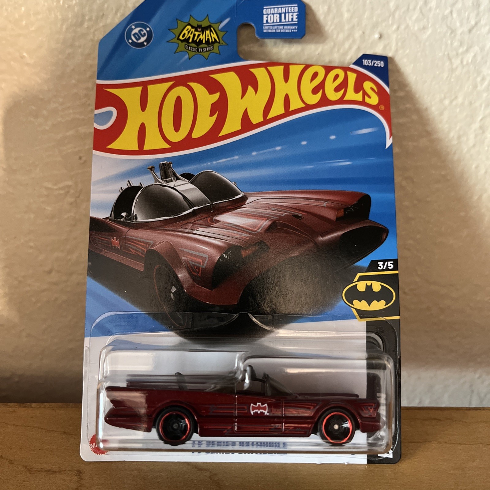 HOT WHEELS 2025 TV SERIES BATMOBILE DARK RED 103/250 HYY05  BATMAN P. RIEHLMAN