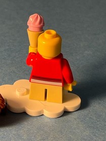 LEGO City Farm Minifig #60097 - Girl - cty0572 - Light Scratches/No Cracks