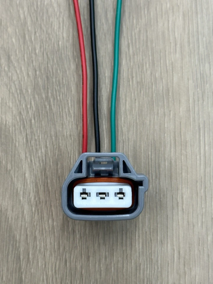 2001-2006 LEXUS LS430 FRONT WINDSHIELD WASHER FLUID MOTOR PUMP CONNECTOR - Image 3 of 4