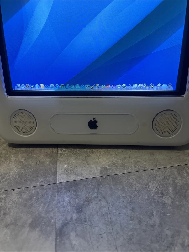 Vintage Apple eMac PowerMac 4-1 GHz PowerPC G4 Desktop Reed! - Image 2 of 4