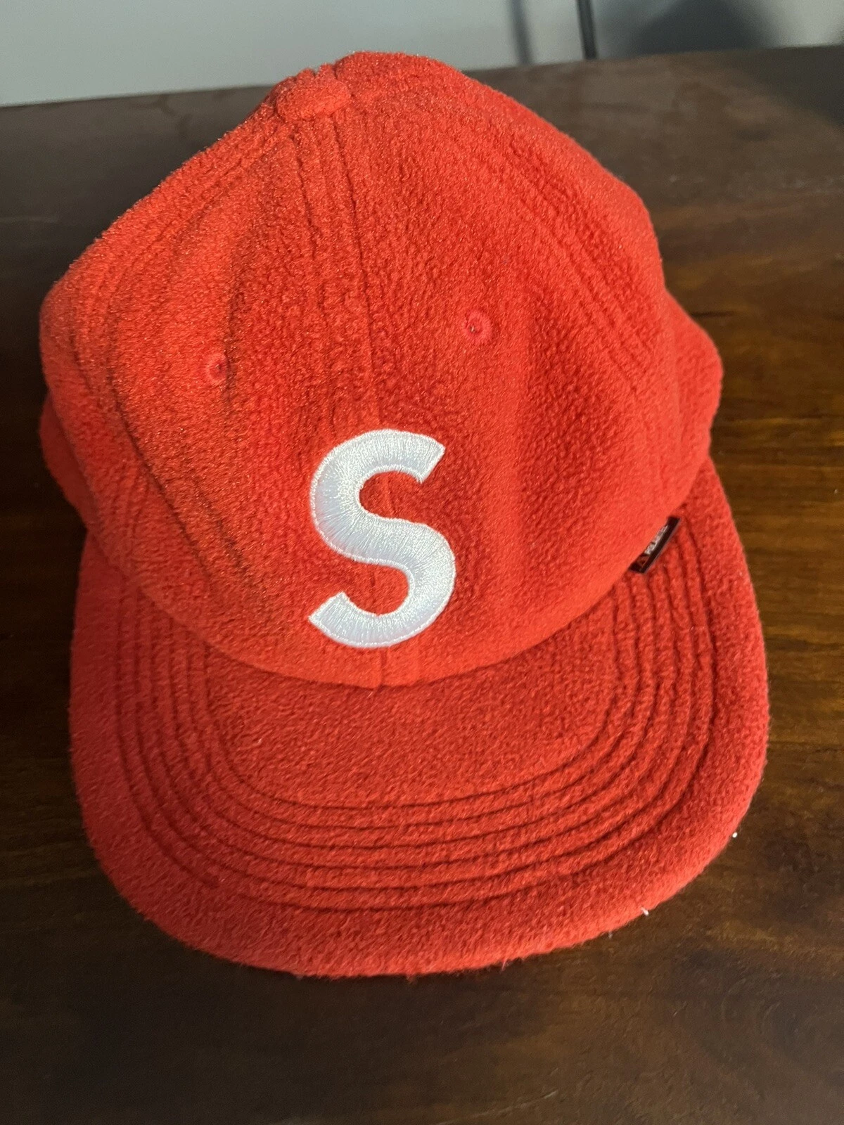 logo Supreme Hat S