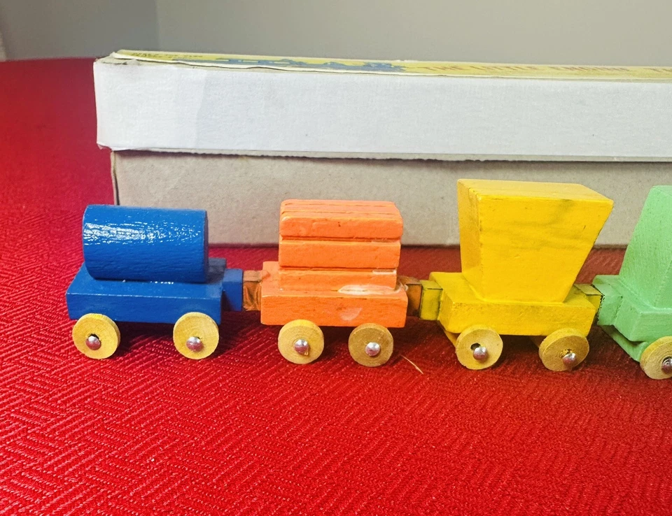 Tren de juguete para niños de colección años 50 El pequeño motor que podría Japón hojalata litografía y madera RARO Foto 3 de 4