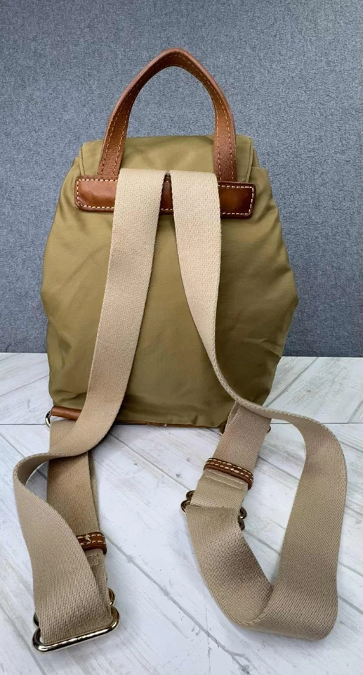 Mochila Dooney & Bourke Miramar Murphy Nylon Verde Caqui Correas Ajustables Pato Foto 4 de 4