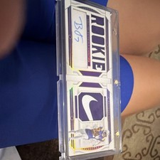 Rookie College Silhouettes Signatures Football Card Patch Autographed Booklet