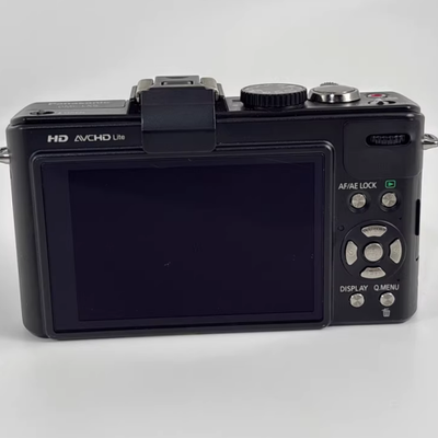 【中古】Panasonic LUMIX ルミックス DMC-LX5 Panasonic Lumix DMC-LX5 10.1MP Digital Camera - Complete Kit