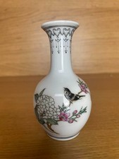 Vecchio vaso cinese in miniatura in porcellana dipinto a mano firmato