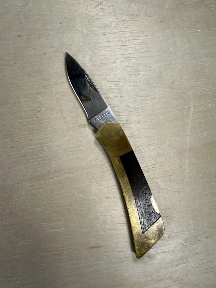 Faca dobrável vintage Gerber 97223 bronze esportivo lockback Portland Oregon EUA - Imagem 2 de 4