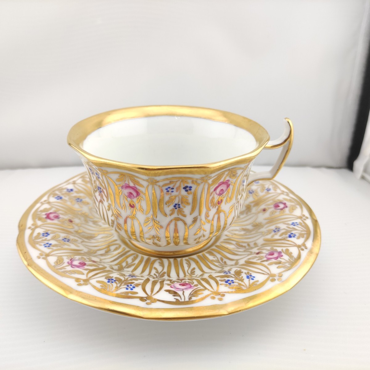 Antica tazza e piattino in porcellana dipinti a mano KPM Berlino, Germania, c. 1800 - Italia