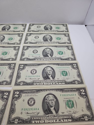 TEN CONSECUTIVE SERIAL NUMBERED 1976 BI-CENTENNNIAL TWO DOLLAR BILLS CRISP UNC - Picture 3 of 12