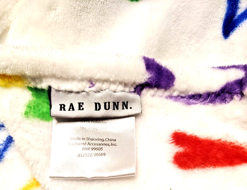 Manta grande multicolor Rae Dunn Love Hearts 50 x 70" adolescentes niños usada en excelente estado Foto 4 de 4