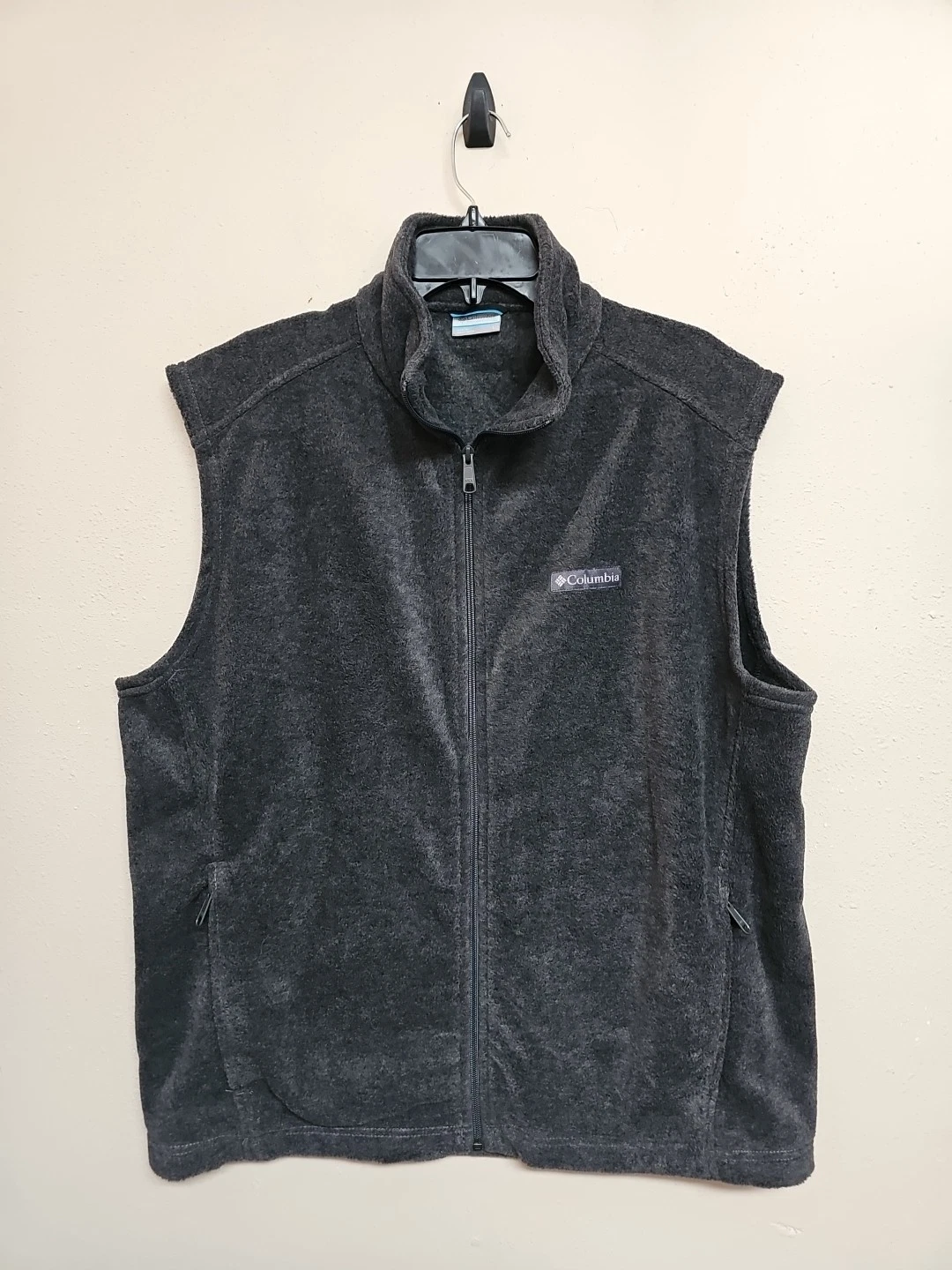COLUMBIA Men's Vest Sleeveless High Neck Gray Color Full Zipper Pockets.Size L