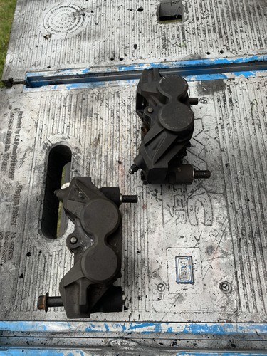 Yamaha R1 5vy Calipers 2004 2005 2006 £100 need new seal kit - Picture 4 of 7
