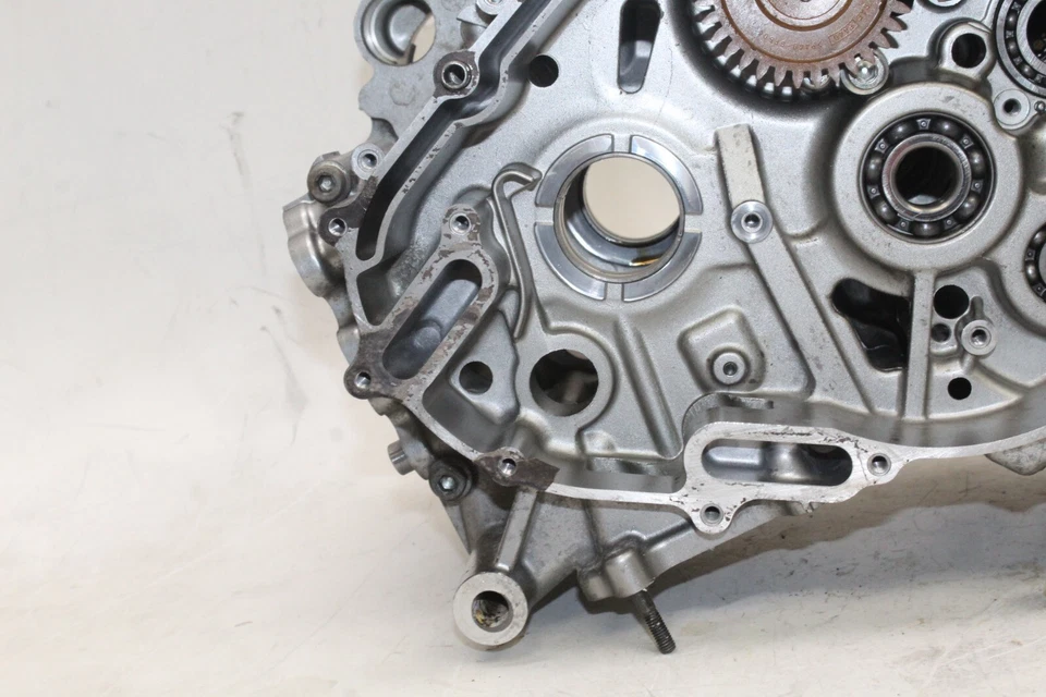 2007 SUZUKI SV650S OEM ENGINE MOTOR CRANKCASE CRANK CASES BLOCK - Image 4 of 4