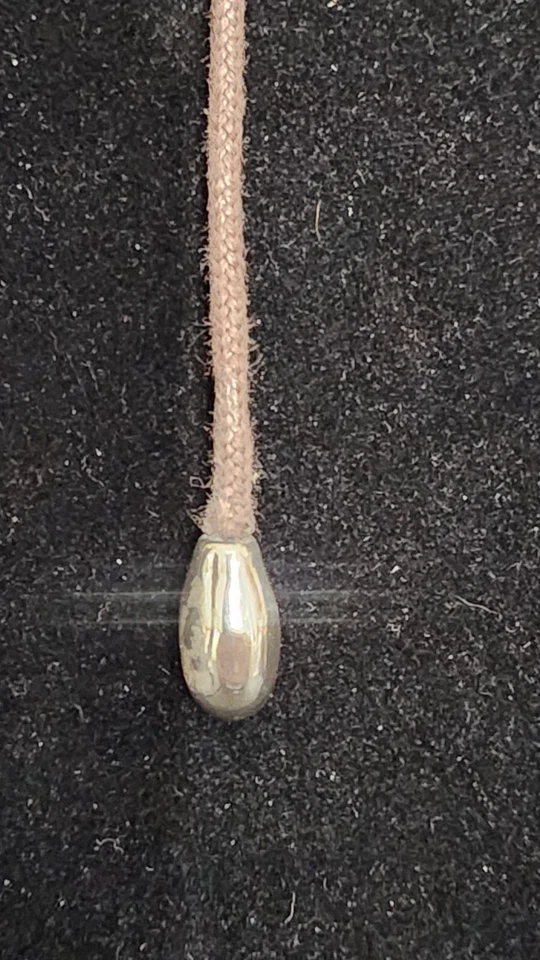 Uno de 50 Silver Plated Flower Leather Bolo style Adjustable Necklace. - Image 4 of 4