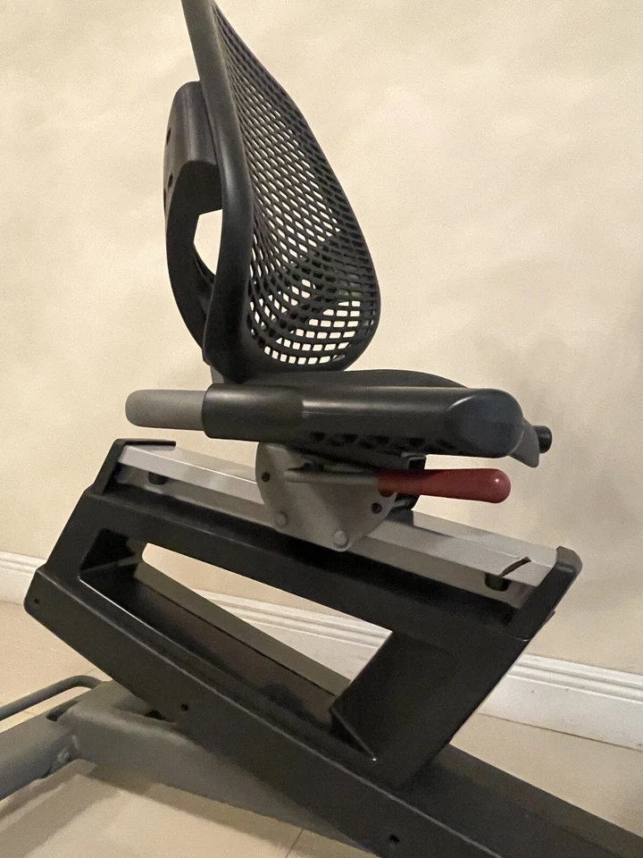 Bicicleta estática reclinada freemotion 370r Foto 2 de 4