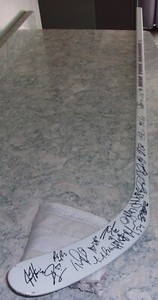 NEW YORK ISLANDERS 2011 TEAM SIGNED HOCKEY STICK JOHN TAVARES WEIGHT OKPOSO ETC!