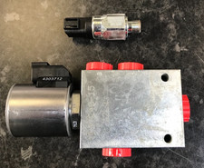 Geith 12v Quick Hitch Solenoid Valve Block With Pressure Switch