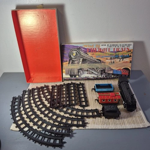 VTG Marx Toys Wind-Up Freight Train J-6850 in original box - WORKS
