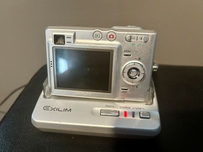 CASIO EXILIM ZOOM EX-Z50 5.0MP Compact Digital Camera Silver with Charging Base